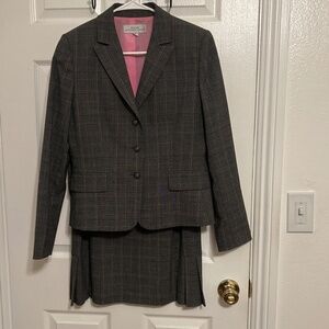 Classic Tahari ASL 2-piece Suit